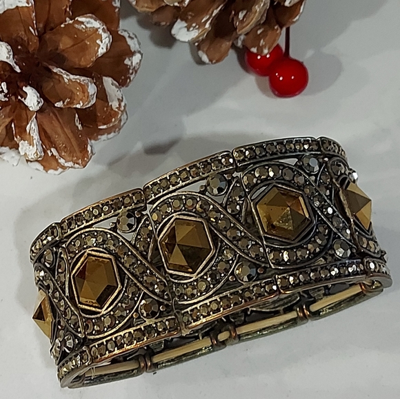 Gold Tone Bracelet with Gold Gemstones - Picture 3 of 3